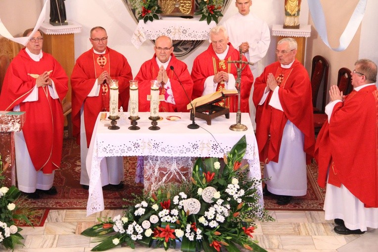 Odsłonięcie epitafium śp. abp. Z. Zimowskiego w Kupieninie