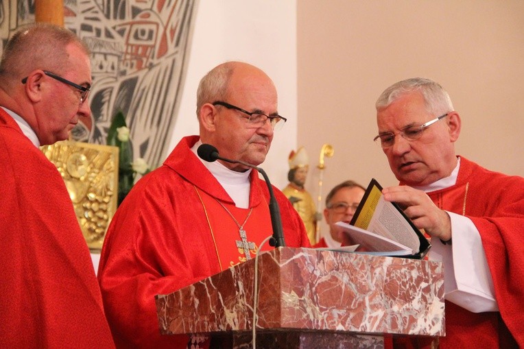 Odsłonięcie epitafium śp. abp. Z. Zimowskiego w Kupieninie