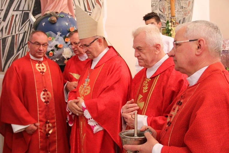 Odsłonięcie epitafium śp. abp. Z. Zimowskiego w Kupieninie