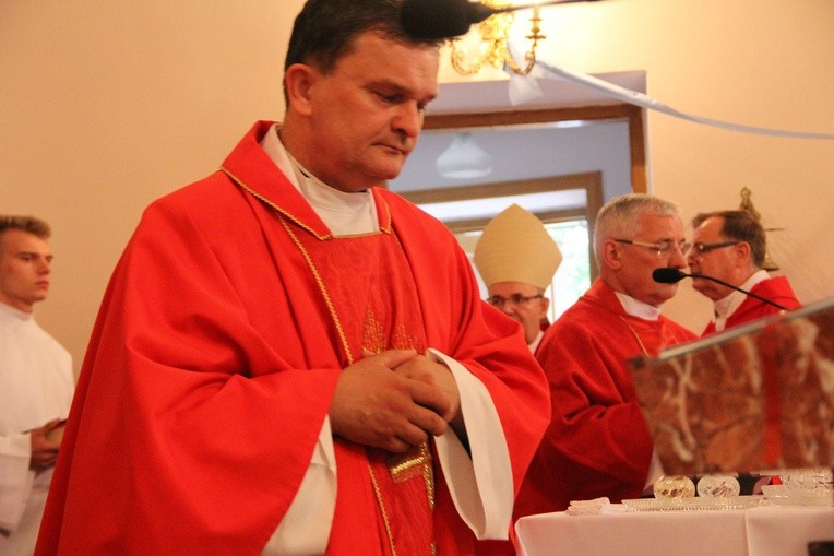 Odsłonięcie epitafium śp. abp. Z. Zimowskiego w Kupieninie