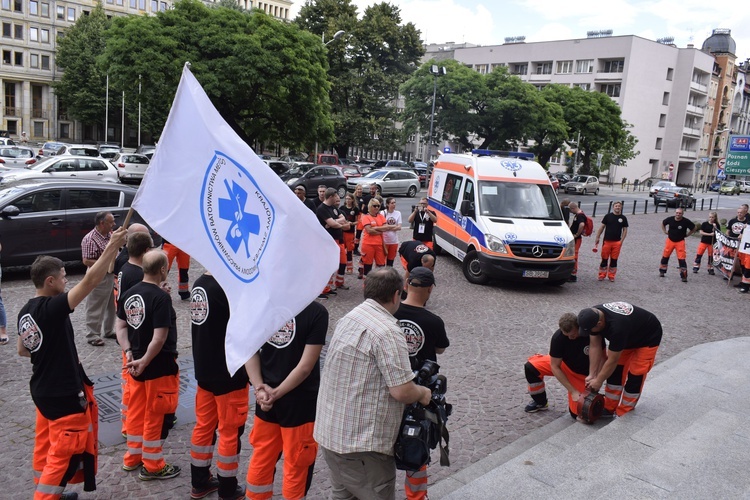 Protest ratowników medycznych w Katowicach