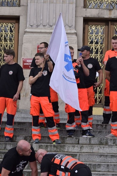 Protest ratowników medycznych w Katowicach