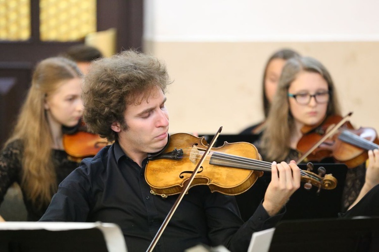 Koncert w kościele w Ożarowie 