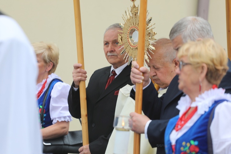 Kard. Stanisław Dziwisz w bazylice w Hałcnowie