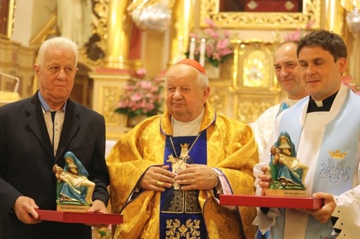 Kard. Stanisław Dziwisz w bazylice w Hałcnowie