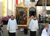 Obraz Matki Bożej Płaczącej wychodzi na ulice Lubina