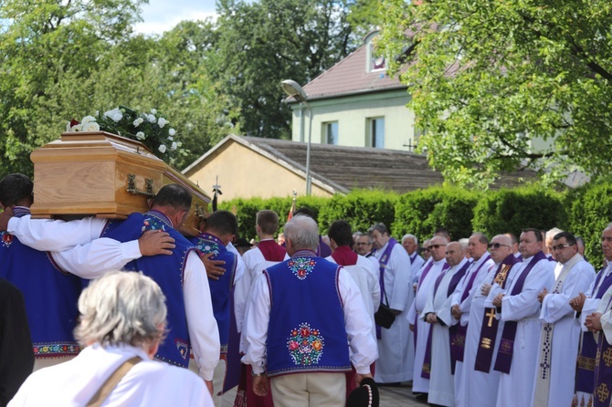 Ostatnie pożegnanie śp. ks. kan. Franciszka Janczego