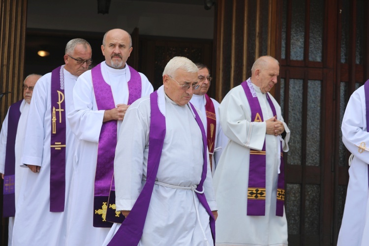 Ostatnie pożegnanie śp. ks. kan. Franciszka Janczego