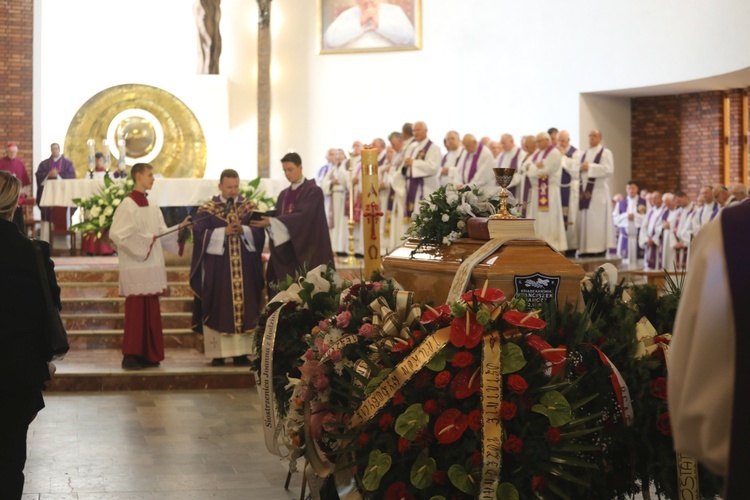 Ostatnie pożegnanie śp. ks. kan. Franciszka Janczego