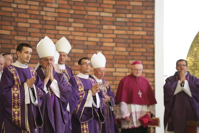 Ostatnie pożegnanie śp. ks. kan. Franciszka Janczego