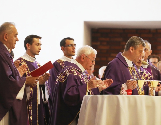 Ostatnie pożegnanie śp. ks. kan. Franciszka Janczego