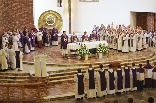 Ostatnie pożegnanie śp. ks. kan. Franciszka Janczego