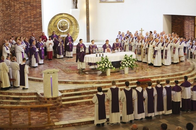 Ostatnie pożegnanie śp. ks. kan. Franciszka Janczego