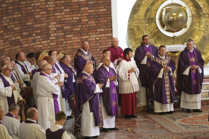 Ostatnie pożegnanie śp. ks. kan. Franciszka Janczego