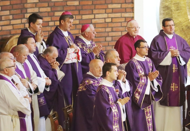 Ostatnie pożegnanie śp. ks. kan. Franciszka Janczego