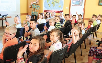 Pozdrowienia od małych misjonarzy, którzy spędzili wakacje w Domu Formacji Misyjnej w Czchowie.