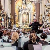 ▲	Podczas inauguracji wystąpiła Orkiestra Symfoniczna Polskiej Filharmonii Bałtyckiej  im. F. Chopina, którą dyrygował Arno Hartmann.