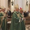 ▲	Na Mszy zgromadzili się biskupi z Katowic oraz Gliwic.
