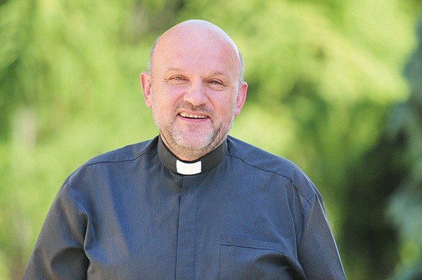 Ks. prał. Sławomir Laskowski wraz z ekipą ewangelizatorów przyczynił się do odbudowy wspólnoty kościelnej w Homlu. 