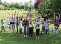 ▲	Rekolekcje oazowe trwają 15 dni i są oparte na tajemnicach Różańca.