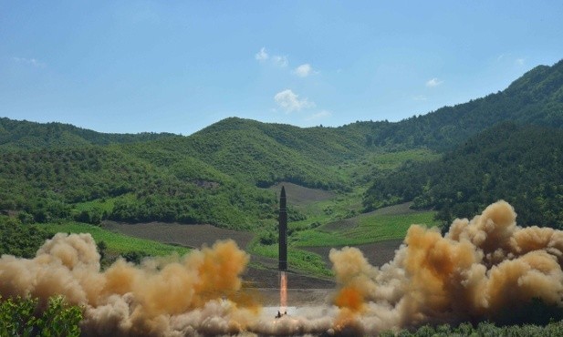 Korea Płn. przetestowała pocisk zdolny przenosić głowicę nuklearną