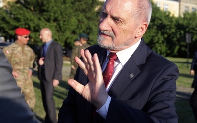 Macierewicz: Berlin zazdrości nam wizyty pana prezydenta Donalda Trumpa