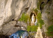 Objawienia w Lourdes zostały uznane za autentyczne przez biskupa Tarbes w 1862 roku – 4 lata po pierwszym ukazaniu się Maryi  Bernadetcie Soubirous.