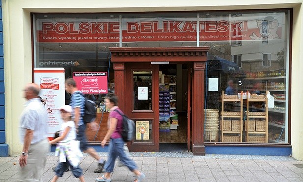 Wielu Polaków, którzy około 2000 r. zamieszkali w Wielkiej Brytanii zadomowiło się w lokalnych społecznościach i rozwinęło tam swoje interesy.