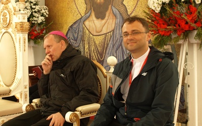 Bp Piotr Turzyński i ks. Wojciech Wojtyła podczas pielgrzymki na Jasnej Górze