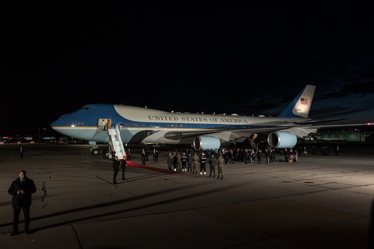 Donald Trump w Polsce - przylot na lotnisko.