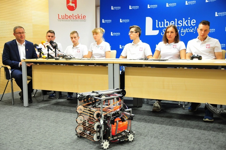 Drużyna robotyki z powiatu kraśnickiego będzie reprezentować Polskę na olimpiadzie FIRST Global w USA