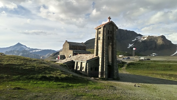 Biało-czerwoni w Val d'Isere - malowniczej dolinie w sercu Alp