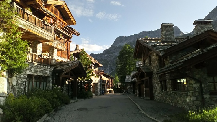 Biało-czerwoni w Val d'Isere - malowniczej dolinie w sercu Alp