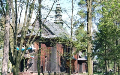 Kościół pw. św. Andrzeja Boboli w Bardzicach koło Radomia do 1955 r. stał w Białobrzegach Radomskich. Pochodzi z II poł. XVIII w.
