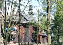 Kościół pw. św. Andrzeja Boboli w Bardzicach koło Radomia do 1955 r. stał w Białobrzegach Radomskich. Pochodzi z II poł. XVIII w.