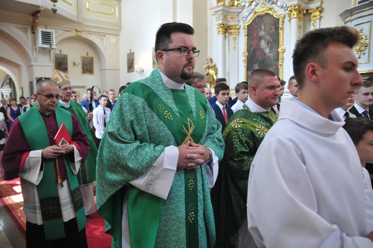 Bierzmowanie w parafii Krasienin. Świadectwo młodzieży i ich rodzin