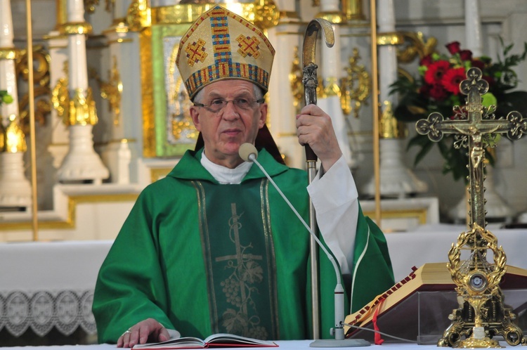 Bierzmowanie w parafii Krasienin. Świadectwo młodzieży i ich rodzin