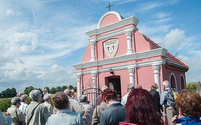 ▲	Kaplicę poświęcił biskup senior Paweł Cieślik.