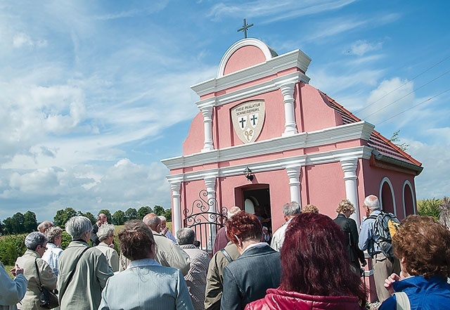 ▲	Kaplicę poświęcił biskup senior Paweł Cieślik.