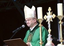 Aby przywrócić katedrę do poprzedniego stanu, trzeba milionów złotych, dlatego bp Tadeusz Lityński poprosił wiernych o pomoc.