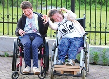 Radość z bycia razem najbardziej cieszy osoby niepełnosprawne, które przez cały rok czekają na tę okazję. 