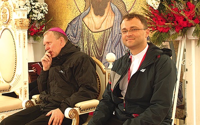 Bp Piotr Turzyński i ks. Wojciech Wojtyła podczas spotkania na Jasnej Górze.