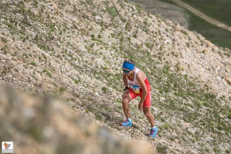 Biało-czerwoni biegacze w malowniczych Alpach