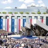 Przemówienie, które prezydent Donald Trump wygłosił na placu Krasińskich w Warszawie, obok pomnika Powstania Warszawskiego, było kulminacyjnym momentem jego wizyty. Prezydentowi często przerywały oklaski.