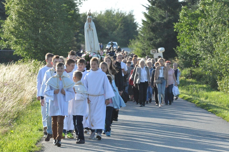 Z Trzetrzewiny i Brzeznej na Strzyganiec