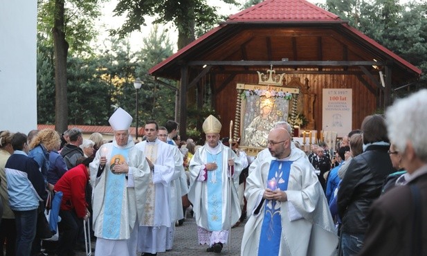 Procesji fatimskiej przewodniczył bp Roman Pindel