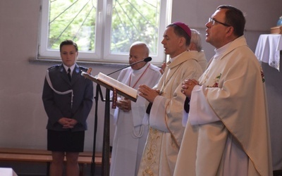 Na Mszy św. dla policji obecni byli także: ks. Marek Babuśka i ks. Tadeusz Chlipała. 