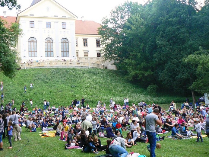 Kino pod chmurką