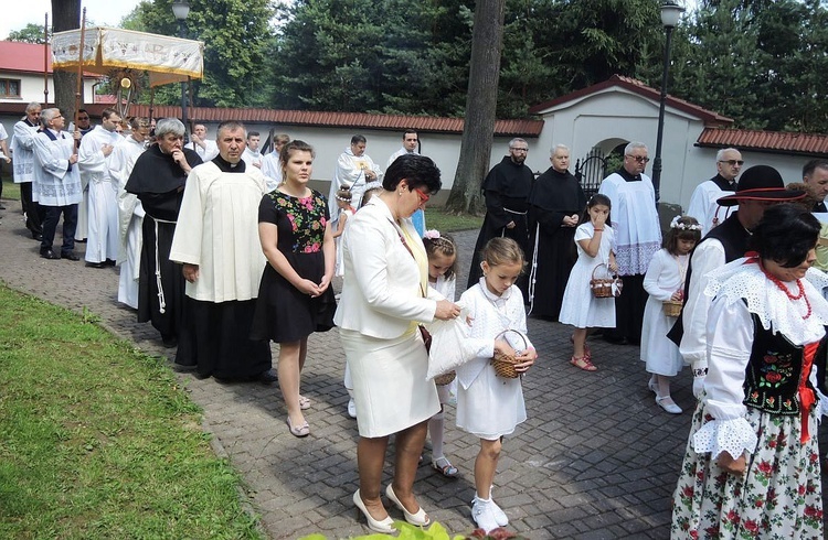 Odpust w Rychwałdzie z monstrancją fatimską