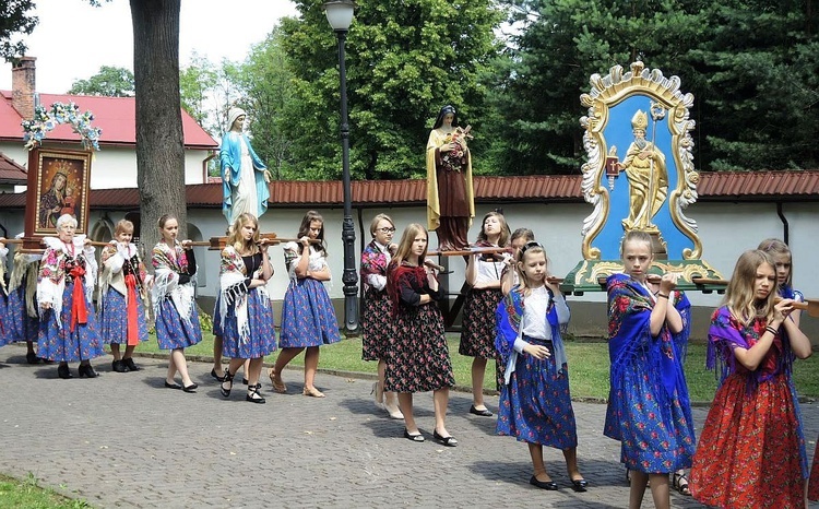 Odpust w Rychwałdzie z monstrancją fatimską